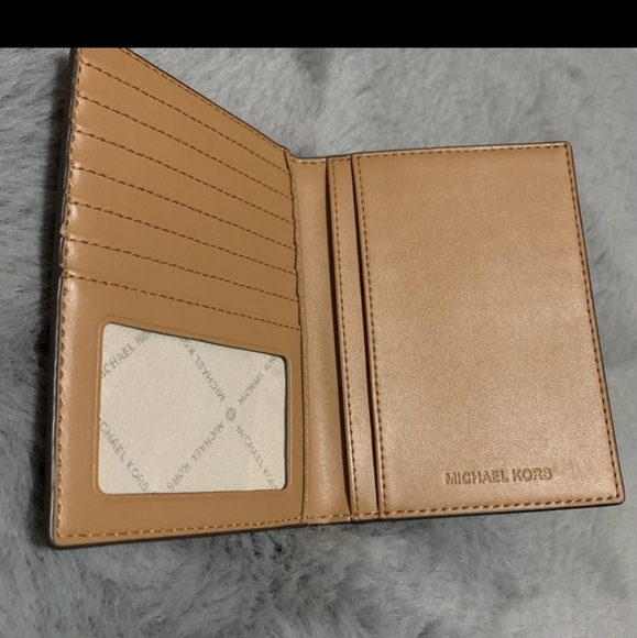 Michael Kors passeport wallet - Picture 2 of 3